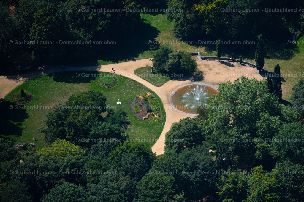 4035658 | BRAUNSCHWEIG 31.07.2020 Wasserspiele- Brunnen im "Inselwall Park" in Braunschweig im Bundesland Niedersachsen, Deutschland. // Water - fountain in "Inselwall Park" in Brunswick in the state Lower Saxony, Germany. Foto: Gerhard Launer