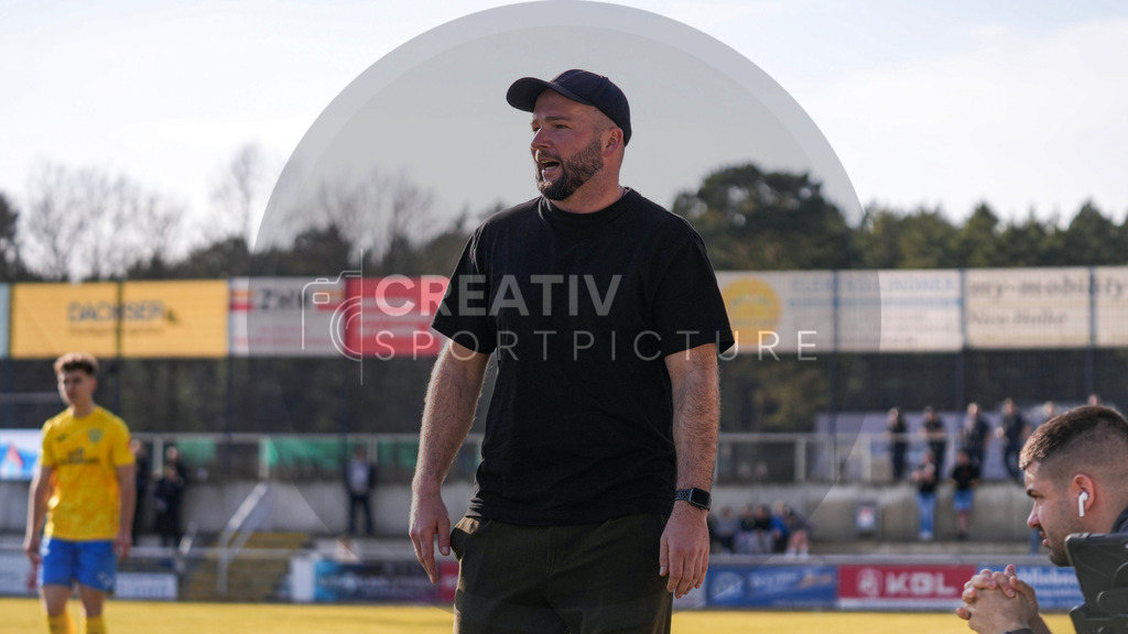 Fußball, Herren, Saison 2025/2026, Regionalliga Nordost, 24. Spieltag, FSV 63 Luckenwalde vs. 1.FC Lokomotive Leipzig, Samstag 28.02.2026, Werner-Seelenbinder-Stadion Luckenwalde, | Fußball, Herren, Saison 2025/2026, Regionalliga Nordost, 24. Spieltag, FSV 63 Luckenwalde vs. 1.FC Lokomotive Leipzig, Samstag 28.02.2026, Werner-Seelenbinder-Stadion Luckenwalde, Im Bild: Michael Braune (Trainer Luckenwalde) - Realisiert mit Pictrs.com