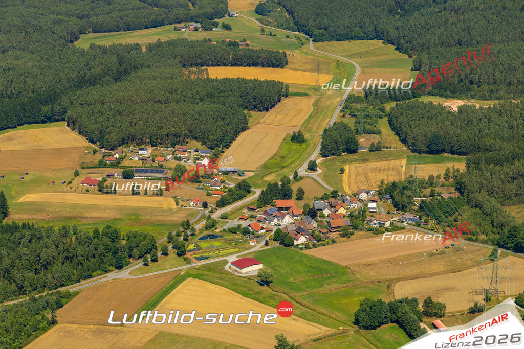 Klassische Luftaufnahme ohne Drohne zeigt:Kaltenbrunn bei Mitwitz - Die Luftbildaufnahme wurde 2025 vom UL-Flugzeug heraus erstellt ( keine Drohne ) - Hochauflösende Luftaufnahme -Nicht vergleichbar mit Google Maps oder Satelittenbilder- Die Geschenkidee !Mit Lizenz und Bildrechte bestellbar