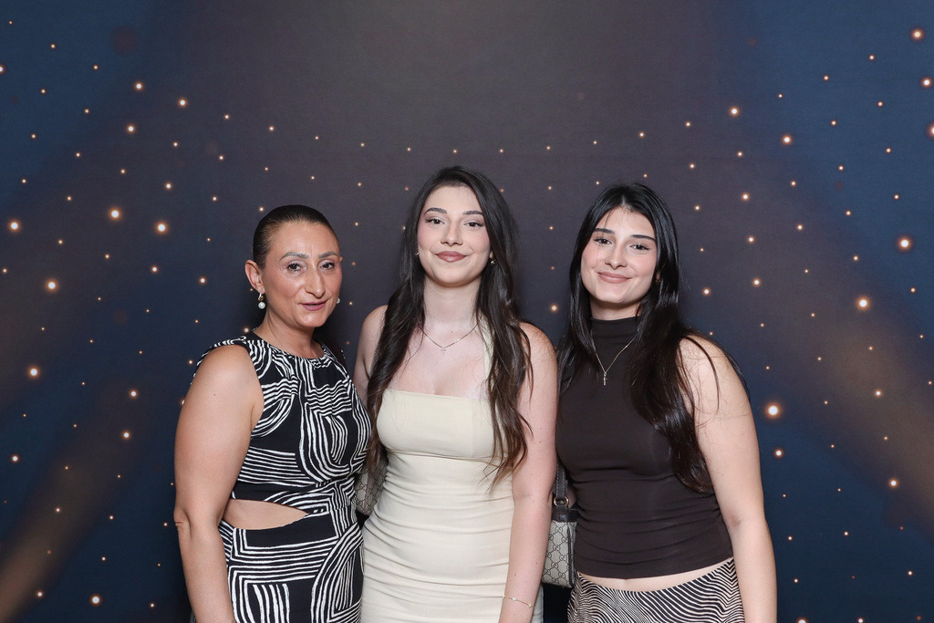 ZD260628112736-13 | Fotoshop von zweidimensional Fotografie. Ihr Fotograf im Aargau. Abzüge von Ihrem Fotobox Event bestellen.Abzüge von Ihrem Hochzeit bestellen.Abzüge von Ihrem Schulfotograf bestellen.