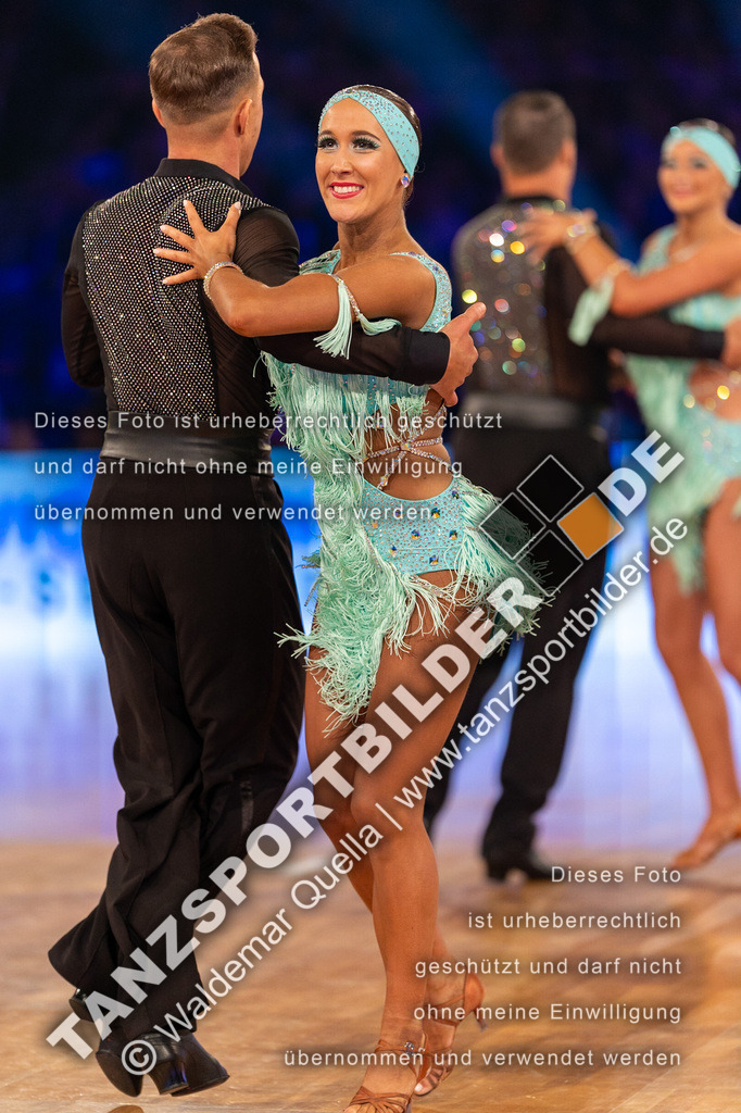 20231111-00185 | Hier finden Sie Tanz Bilder vom Latein und Standard Formationen tanzen. Sportbilder vom Tanzsport. Schöne Fotos und von Weltmeisterschaft, Europameisterschaft, Bundesliga, Regionalliga, Oberliga und Landesliga sowie von GOC Stuttgart, DanceComp, WM Bremen