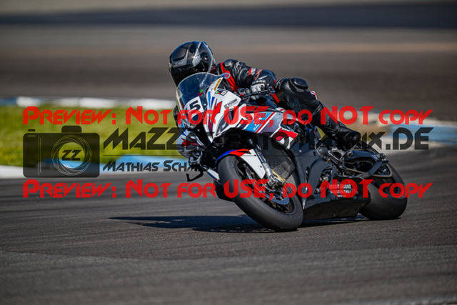 MaZZes_FotoMatrix_230410_9204 | WEISS