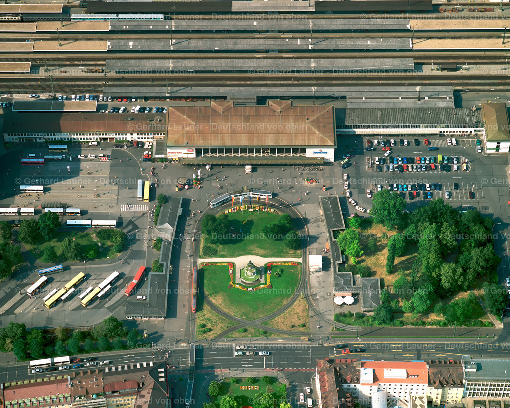 9300376 | Online-Shop für Luftbilder aus Deutschland. Seit über 45 Jahren baut Gerhard Launer das Luftbildarchiv mit unterschiedlichsten Themen stetig weiter aus.