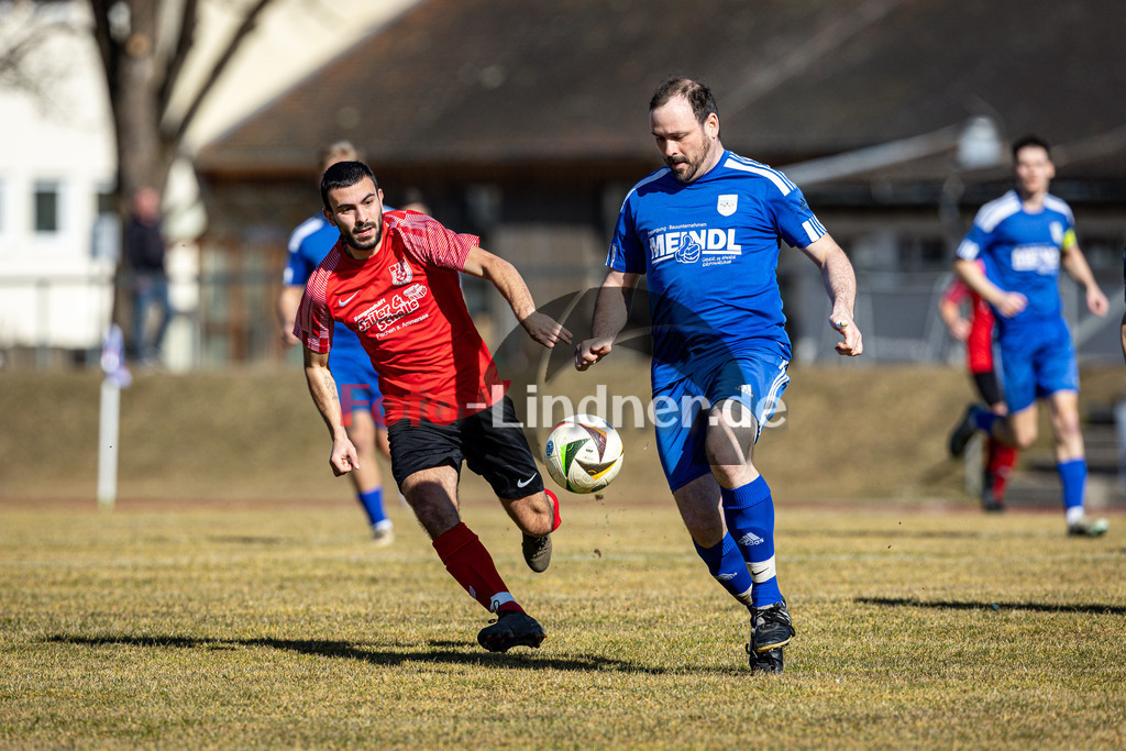 TSV Peißenberg gegen SV Eurasburg-Beuerberg | Fußball Kreisliga Herren Oberbayern Zugspitze Gruppe 1 2025/26, TSV Peißenberg gegen SV Eurasburg-Beuerberg, 20250309,Zweikampf,2025-03-09 in Peißenberg (Sportpark Peißenberg), Dennis MULAJ (TSV Peißenberg 9), Florian HARTMANN (SVEB 13)Copyright: WolfgangxLindner www.foto-lindner.de