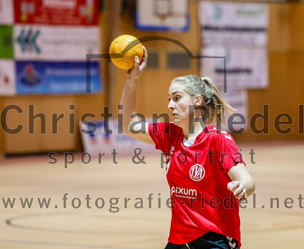 2024-01-27_012_SpVgg_Altenerding_II_gegen_TV_Altoetting_II | Erding, Deutschland, 27.01.2024:
Handball, Bezirksliga Frauen Altbayern 2023 / 2024, 10. Spieltag, SpVgg Altenerding II gegen TV Altötting II, Endergebnis: 17:29

Eva Turba (TV Altötting, #9)

Foto: Christian Riedel / fotografie-riedel.net