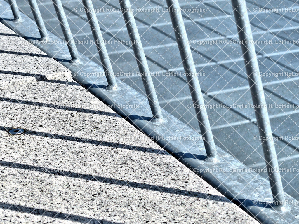 Geo | Diagonale Geometrie im Winkel - Realisiert mit Pictrs.com