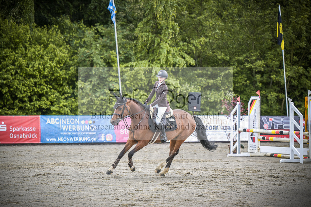 DOS_7652 | Entdecke hochwertige Reitturnierfotos von Foto Oger. Professionell, emotional und authentisch – jetzt Lieblingsmomente im Shop bestellen.Deutschlandweite Turnierfotografie. - Realisiert mit Pictrs.com