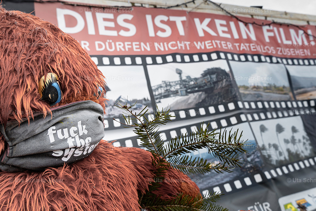 Menschenkette_Luetzerath_02 | CEUS Design - Realisiert mit Pictrs.com