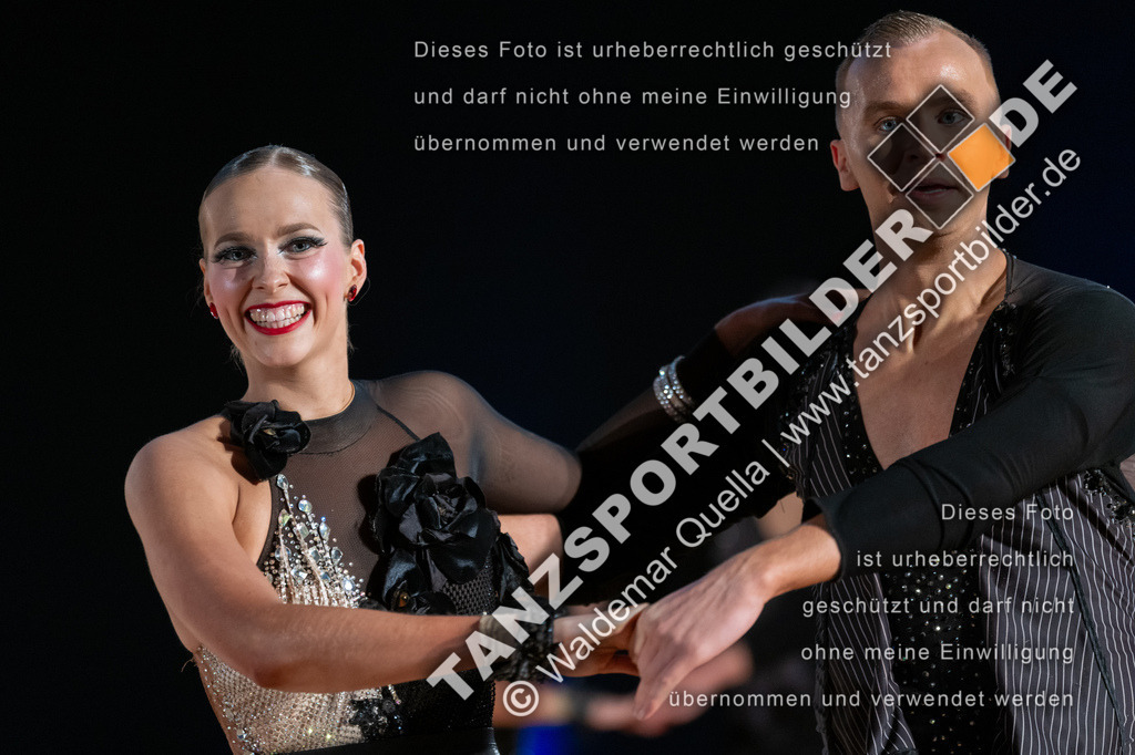 20250503-10295 | Hier finden Sie Tanz Bilder vom Latein und Standard Formationen tanzen. Sportbilder vom Tanzsport. Schöne Fotos und von Weltmeisterschaft, Europameisterschaft, Bundesliga, Regionalliga, Oberliga und Landesliga sowie von GOC Stuttgart, DanceComp, WM Bremen