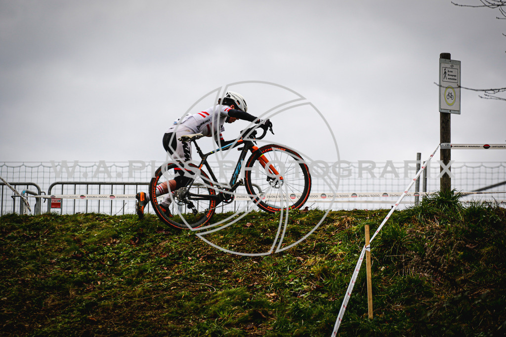 ..... | AUSTRIA, 24.11.24, 3.Radquerfeldein GP um das Sportzentrum Gunskirchen Image shows: Photo: Wapics / Andreas Willdoner