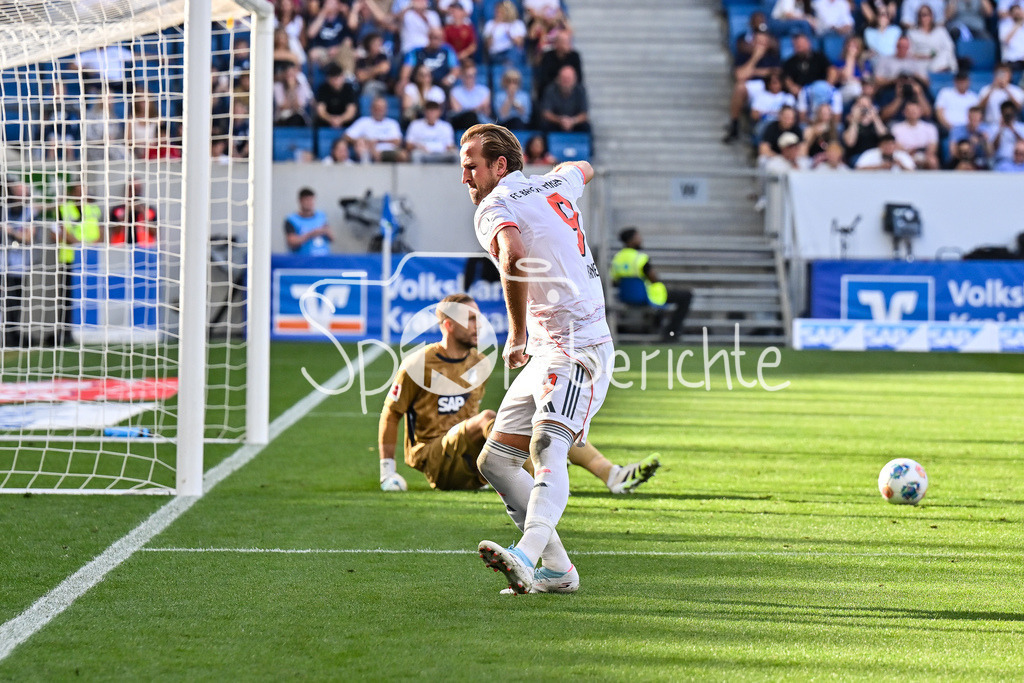 TSG 1899 Hoffenheim - FC Bayern München | Jubel der Bayern nach dem Treffer zum 0-3 durch Harry KANE (FC Bayern Muenchen 9) / Elfmeter / Tor / Torschuetze / Freude / Happy / Bundesliga: TSG 1899 Hoffenheim - FC Bayern München; PreZero-Arena am 20.09.2025 / DFL REGULATIONS PROHIBIT ANY USE OF PHOTOGRAPHS AS IMAGE SEQUENCES AND/OR QUASI-VIDEO