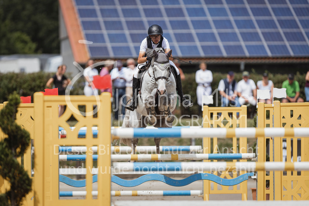 240629_LüPfSpTa_GP-219 | Deine schönsten Turniermomente als professionelle Fotos! Entdecke hochwertige Pferdesport-Fotografie im Online-Shop. Jetzt Fotos finden & bestellen!