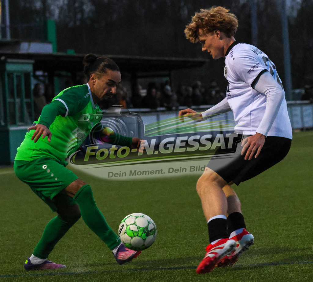 SV Rödinghausen - SC Preußen Münster | Auf dem Bild zu sehen: grün SV Rödinghausen: Arda Ermis ; weiß SC Preußen Münster: Malte VarelmannSV Rödinghausen, SC Preußen Münster, Saison 25/26, A-Jugend Westfalenpokal, Achtelfinale, U19, Deutschland - Realisiert mit Pictrs.com