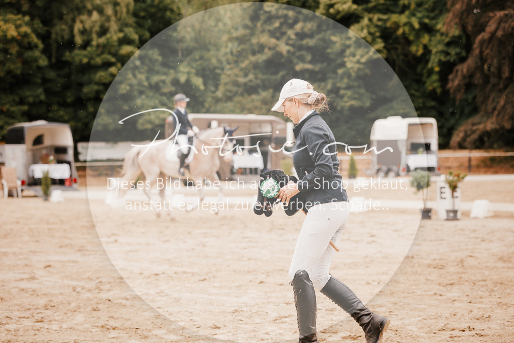 3I6A6433 | Stimmungsvolle Portraits und Reitsportfotografie im Ruhrgebiet und im Münsterland.

Pferdefotografie, Hundefotografie, Tierfotografie, Reportagen, Portraits von Tier und Mensch, Turnierfotografie in Bochum, Recklinghausen, Marl, Haltern am See, Dülmen.. - Realisiert mit Pictrs.com