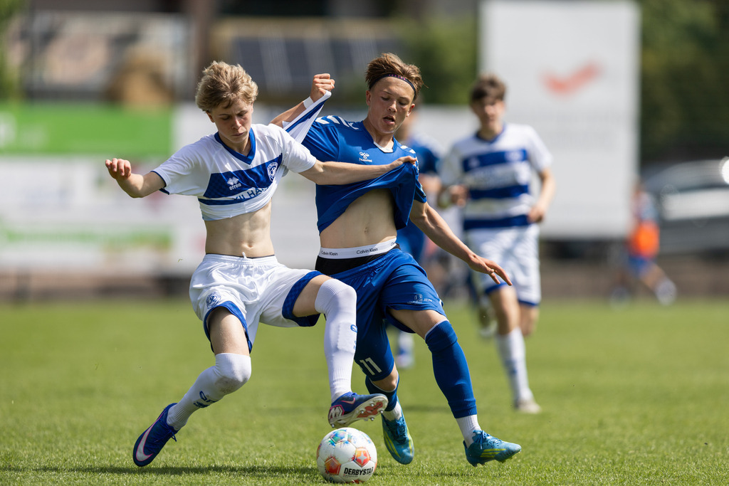 Fußball I Männer I 40. Pfingscup Hollage I 13081 | realhellocedii - Realisiert mit Pictrs.com