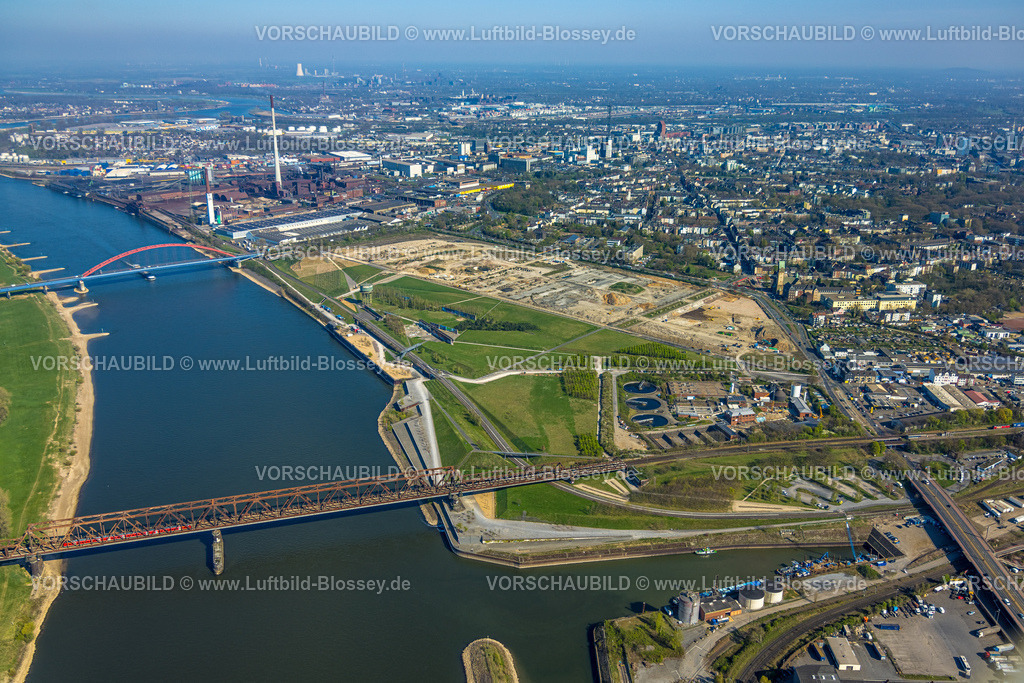 Duisburg250401909 | Luftbild, Rheinpark Duisburg am Fluss Rhein und geplante Wohnanlage RheinOrt Hochfeld, künftiges IGA-Gelände, historische Hochfelder Eisenbahnbrücke und Brücke der Solidarität mit rotem Geländer, Fernsicht, Hochfeld, Duisburg, Ruhrgebiet, Nordrhein-Westfalen, Deutschland