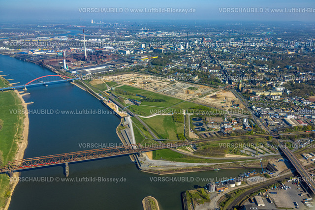 Duisburg250401909 | Luftbild, Rheinpark Duisburg am Fluss Rhein und geplante Wohnanlage RheinOrt Hochfeld, künftiges IGA-Gelände, historische Hochfelder Eisenbahnbrücke und Brücke der Solidarität mit rotem Geländer, Fernsicht, Hochfeld, Duisburg, Ruhrgebiet, Nordrhein-Westfalen, Deutschland