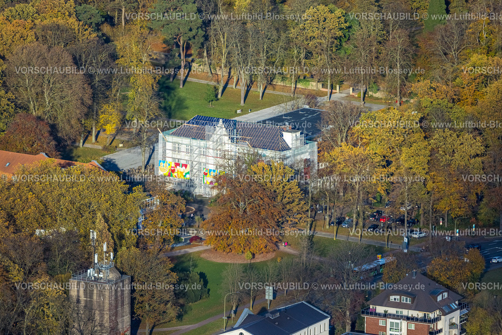 Hamm231101686 | Luftbild, Kurhaus Bad Hamm Baustelle Hausfassaden-Renovierung mit BaugerÃ¼st, umgeben von herbstlichen LaubbÃ¤umen, Mitte, Hamm, Ruhrgebiet, Nordrhein-Westfalen, Deutschland