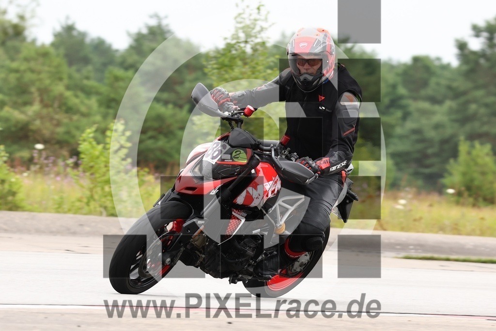 0086-20240712_02972 | Schöne Erinnerungen an spannende Momente - das festzuhalten ist unser Job. PIXELrace.de ist seit 2003 auf den Rennstrecken Europas unterwegs um die Action draußen beim Fahren und die wunderbare Stimmung imm Fahrerlager für euch einzufangen.