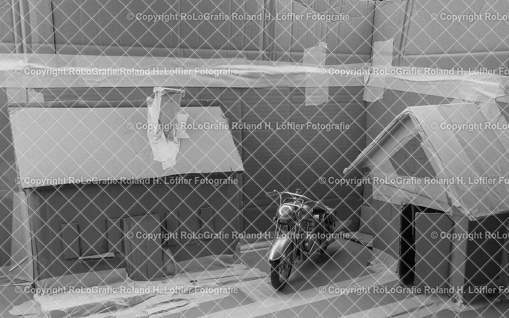 20241105_Modellandschaft mit Fahrzeugen SWoL-11 | Modellfahrzeug in Modellandschaft - Realisiert mit Pictrs.com