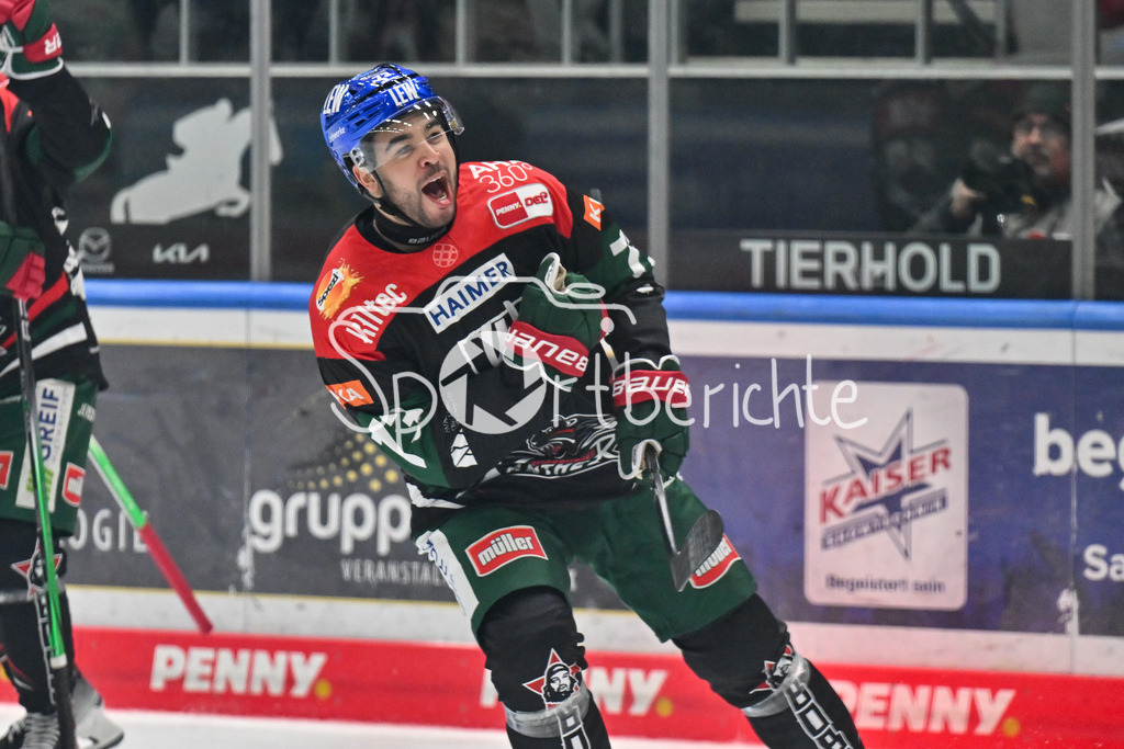 Augsburger Panther - Nürnberg Ice Tigers | Jubel der Panther nach dem Treffer zum 1-0 durch Nicholas BAPTISTE (Augsburger Panther 73) / Freude / happy / Tor / Torschuetze / DEL: Augsburger Panther - Nuernberg Ice Tigers, Curt Frenzel Stadion am 03.01.2025