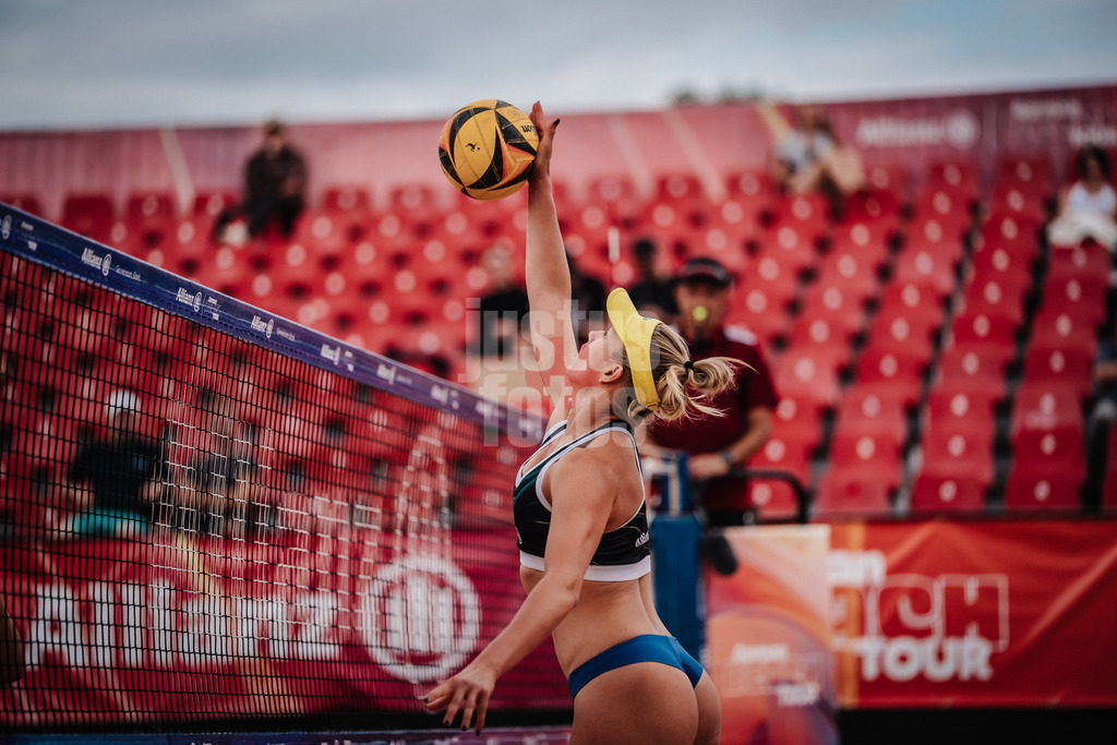 Beachvolleyball | Frauen | Allianz German Beach Tour 2025 | Tourstop München | 10.07.2025 | Chenoa Christ beim Angriff