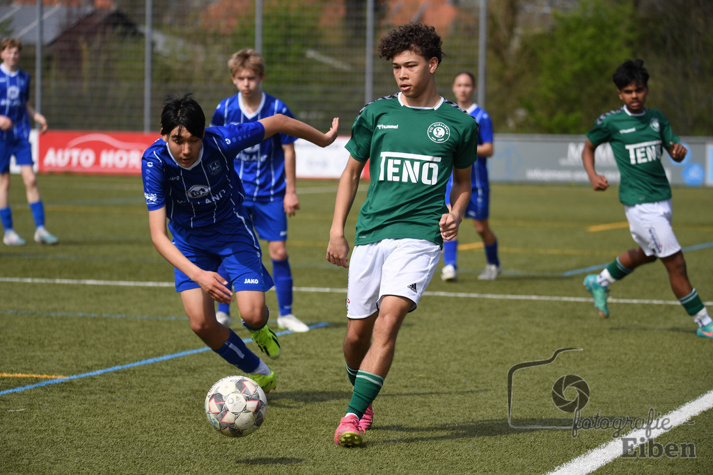 FC Rastede-VFL Oldenburg | B-Jugend Bezirksliga; FC Rastede (blau)-VFL Oldenburg (grün) am 06.04.2024; in Rastede (Sportanlage Köttersweg), Photo: Philip Eiben 2024 - Realisiert mit Pictrs.com