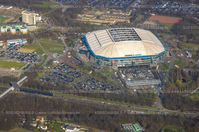 Gelsenkirchen240304850Schalke | Luftbild, Veltins-Arena Bundesligastadion des FC Schalke 04 mit offenem Dach und gefüllten Parkplätzen, Fußballfans am Stadion, Berger Feld, Erle, Gelsenkirchen, Ruhrgebiet, Nordrhein-Westfalen, Deutschland
