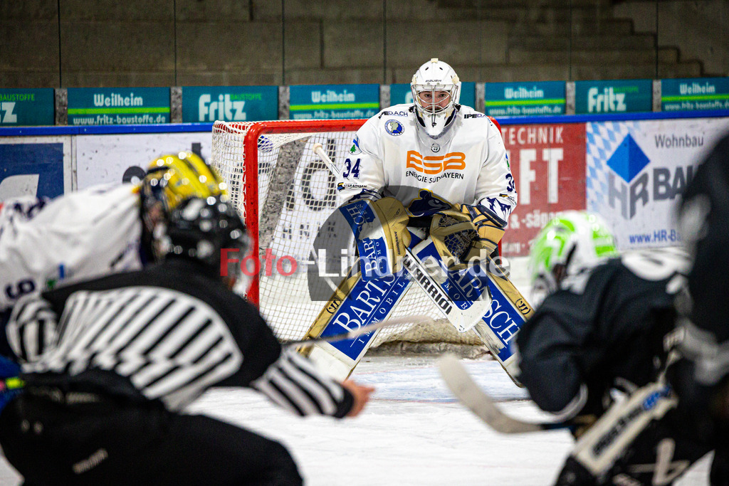 TSV Peißenberg MINERS gegen ESC Riverrats Geretsried | Eishockey Bayernliga Herren Vorrunde 2024/25, TSV Peißenberg MINERS gegen ESC Riverrats Geretsried, 20241122,Bully, Goalie im Tor,2024-11-22 in Peißenberg (Eisstadion Peißenberg)Dominik GRÄUBIG (River Rats Goali 34)Copyright: WolfgangxLindner