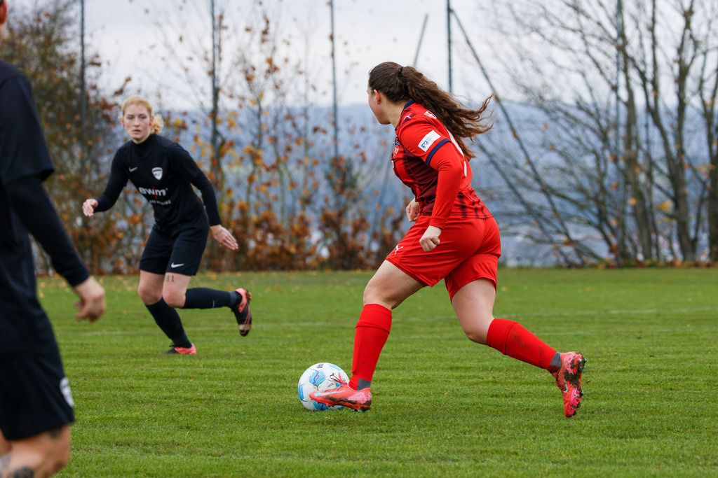 HOHFCH_251109_6631 | 1.FC Heidenheim 1846 II vs. GAST, Fußball, Frauen, Bezirksliga, 2025/2026, X. Spieltag, 03.10.2025 in Heidenheim, Kunstrasen b. Voith-Arena West(Foto: Michael Bulling) - Realisiert mit Pictrs.com