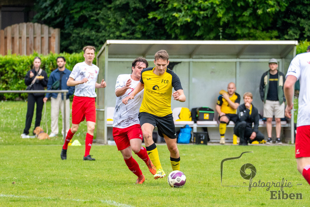 1. FC Ohmstede-SVE Wiefelstede | Herren Kreispokalfinale Jade-Weser-Hunte; 1.FC Ohmestede (gelb) - SVE Wiefelstede (weiß) am 16.06.2024; in Obenstrohe (Plaggenkrugstraße), Photo: Philip Eiben 2024 - Realisiert mit Pictrs.com