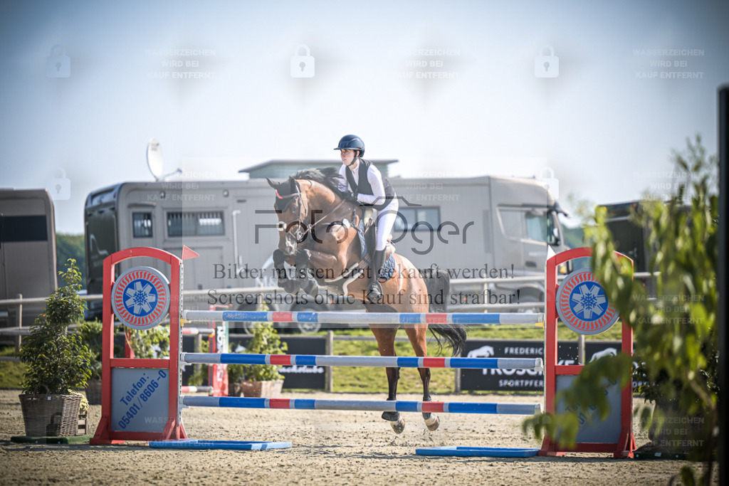 DOS_1537 | Entdecke hochwertige Reitturnierfotos von Foto Oger. Professionell, emotional und authentisch – jetzt Lieblingsmomente im Shop bestellen. - Realisiert mit Pictrs.com