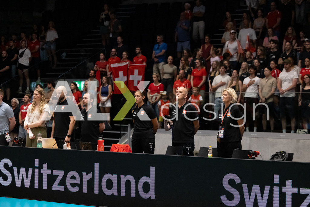 Austria v Switzerland - CEV European League Women | KRIENS, SWITZERLAND - JUNE 14: Fans during the national anthem at the CEV European League match between Austria and Switzerland at Pilatus Arena on June 14, 2026 in Kriens, Switzerland. - Realisiert mit Pictrs.com