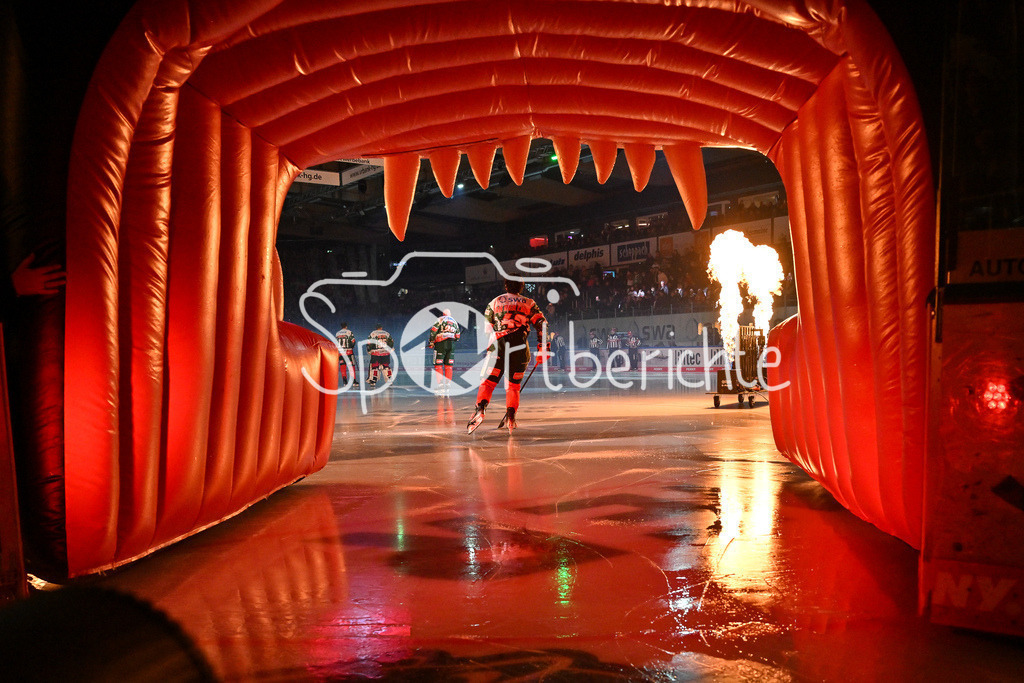 Augsburger Panther - Nürnberg Ice Tigers | Einlauf der Panther / DEL: Augsburger Panther - Nuernberg Ice Tigers, Curt Frenzel Stadion am 06.12.2024