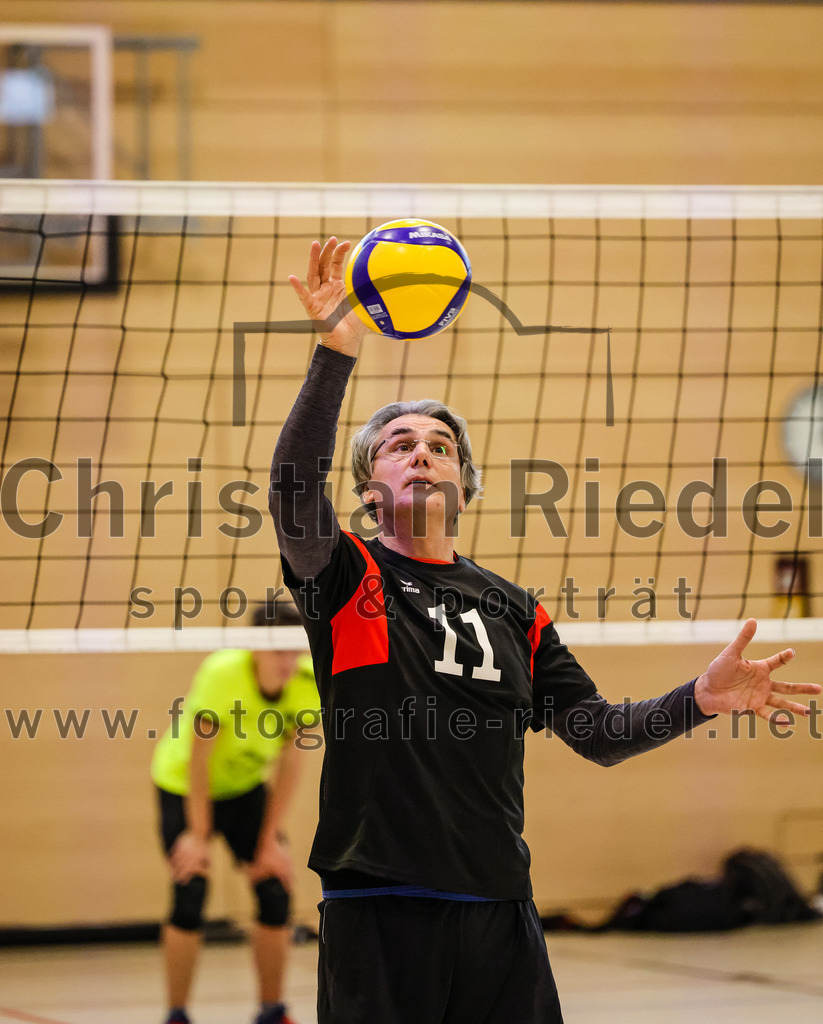 2021-11-27_019_TuS_Oberding_II_gegen_MTV_1881_Ingolstadt_III | Oberding, Deutschland, 27.11.2021:
Volleyball, Kreisliga 2021 / 2022, 5. Spieltag, TuS Oberding II gegen MTV 1881 Ingolstadt III, Endergebnis: 3:2

Gregor Bartkowski (TuS Oberding, #11)

Foto: Christian Riedel / fotografie-riedel.net