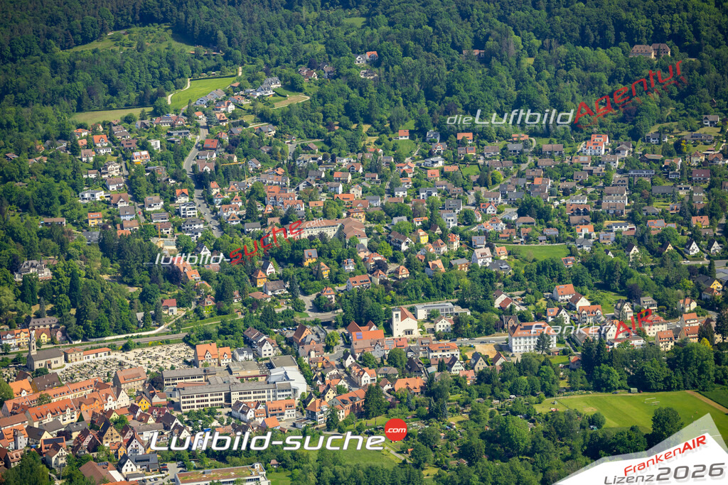 Das Luftbild zeigt Am Steinberg Hersbruck - Die Luftaufnahme wurde 2023 vom UL-Flugzeug aus erstellt ( keine Drohne ) - Hochauflösende Luftaufnahme - Für grossformatige Ausdrucke geeignet. Die Geschenkidee !Mit Lizenz und Bildrechte bestellbar