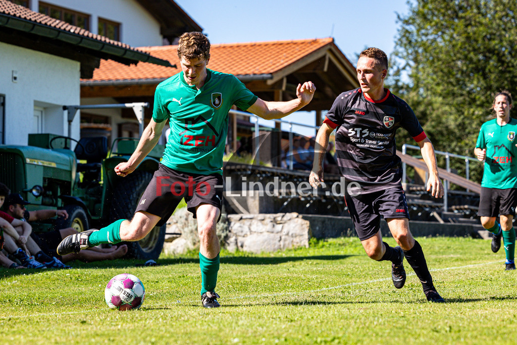 SV Wessobrunn-Haid gegen FC Wildsteig/Rottenbuch II | Fußball A-Klasse Gruppe B Herren, SV Wessobrunn-Haid gegen FC Wildsteig/Rottenbuch II, 20240811,Duell zwischen Christoph ELSENHANS (Wildsteig-Rottenbuch 4) und Andreas TIMMERMANN (Wessobrunn-Haid 14),2024-08-11 in Wessobrunn (Sportpark Wessobrunn), Christoph ELSENHANS (Wildsteig-Rottenbuch 4), Andreas TIMMERMANN (Wessobrunn-Haid 14)Copyright: WolfgangxLindner www.foto-lindner.de