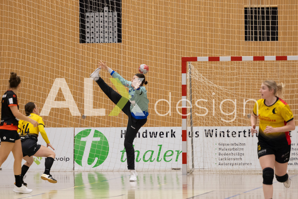 Handball I Frauen I Saison 2025-2026 I Handball Swiss Premium League 1 | Women I Round 5 I  Yellow Winterthur - GC Amicitia Zürich I 15.03.2026 | 16 Seraina Kuratli (CH) (GC Amicitia Zürich) – Torhüterin  //  14 Jessica Mössner (CH) (Yellow Winterthur) – Flügel links - Realisiert mit Pictrs.com