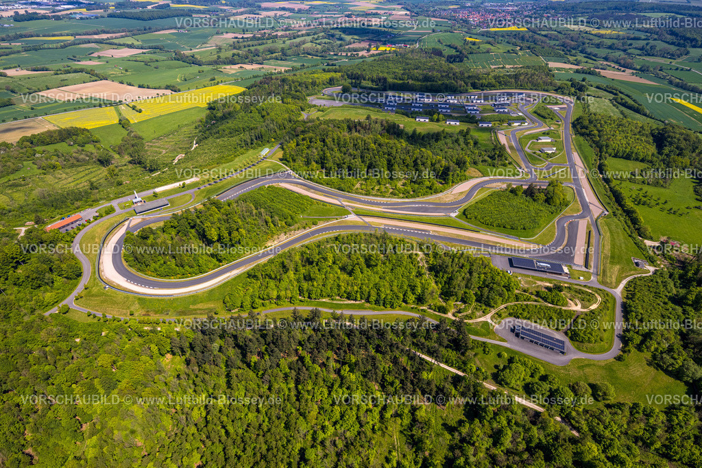 BadDriburg240504565RennstreckeBilsterBerg | Luftbild, Bilster Berg Rennstrecke, Teststrecke und Präsentationsstrecke, parkähnlich angelegtes Gelände mit Fahrerlager und Offroad-Parcours, Pömbsen, Bad Driburg, Ostwestfalen, Nordrhein-Westfalen, Deutschland