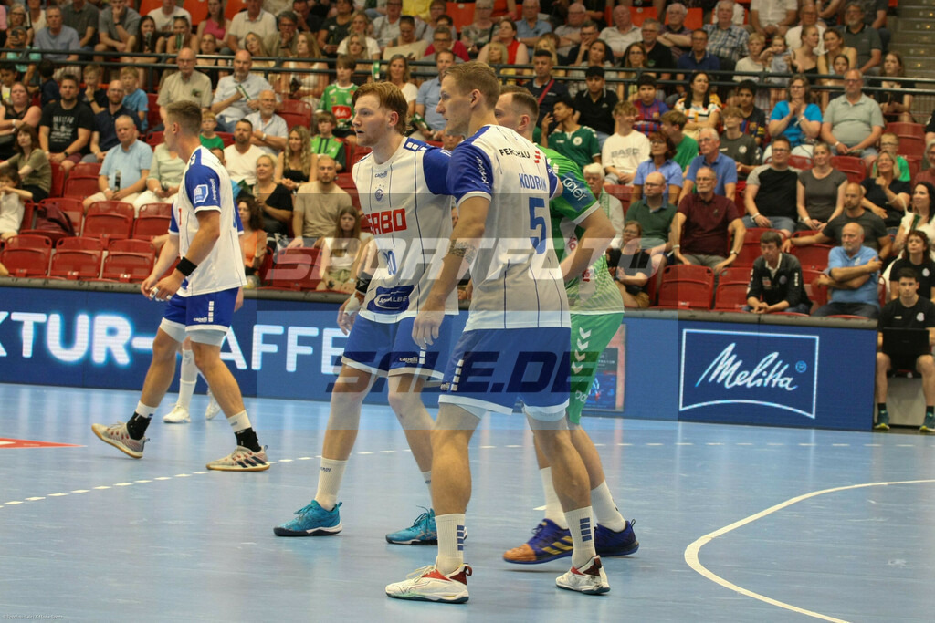 GWD Minden´- VFL Gummersbach | Tom Kiersler (Mitte) daneben Tilen Kodrin - - © Sportfoto-Sale (MK) - Realisiert mit Pictrs.com