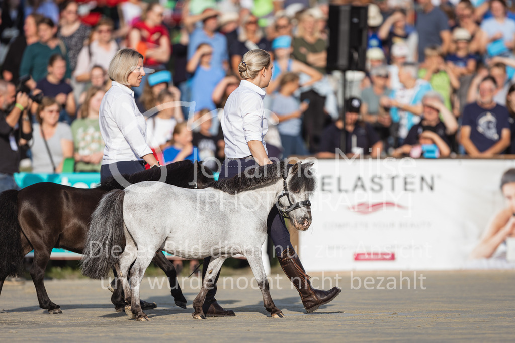 230728_BHO_Showprogramm-503 | Deine schönsten Turniermomente als professionelle Fotos! Entdecke hochwertige Pferdesport-Fotografie im Online-Shop. Jetzt Fotos finden & bestellen!