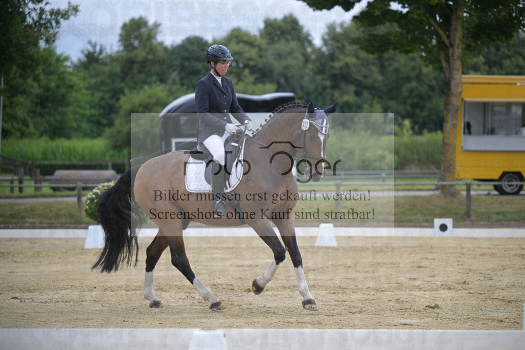 DOS_7589 | Entdecke hochwertige Reitturnierfotos von Foto Oger. Professionell, emotional und authentisch – jetzt Lieblingsmomente im Shop bestellen.Deutschlandweite Turnierfotografie. - Realisiert mit Pictrs.com