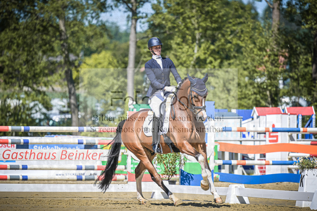 DOS_5825 | Entdecke hochwertige Reitturnierfotos von Foto Oger. Professionell, emotional und authentisch – jetzt Lieblingsmomente im Shop bestellen.Deutschlandweite Turnierfotografie. - Realisiert mit Pictrs.com