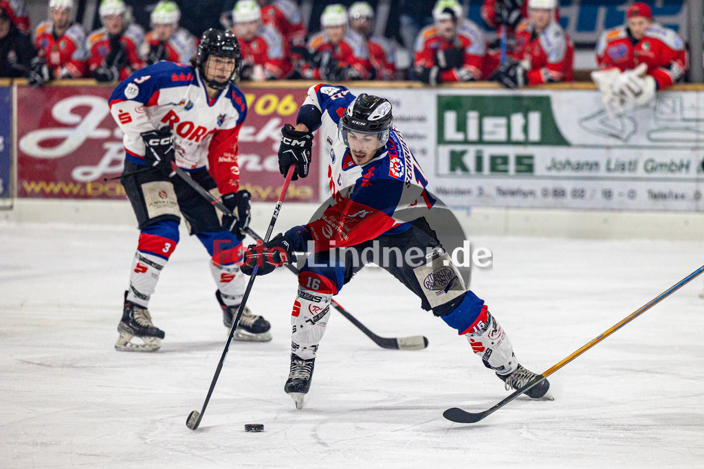 TSV Peißenberg Miners vs ESC Dorfen Eispiraten | Eishockey Bayernliga 2023/2024, TSV Peißenberg Miners vs ESC Dorfen Eispiraten, 20231229,
Sandro SCHROEPFER (Eispiraten 16),
2023-12-29 in Peißenberg (Eisstadion)
16 Sandro SCHROEPFER (Eispiraten 16), 3 Felix WIEDENHOFER (Eispiraten 3)
Copyright: WolfgangxLindner foto-lindner.de