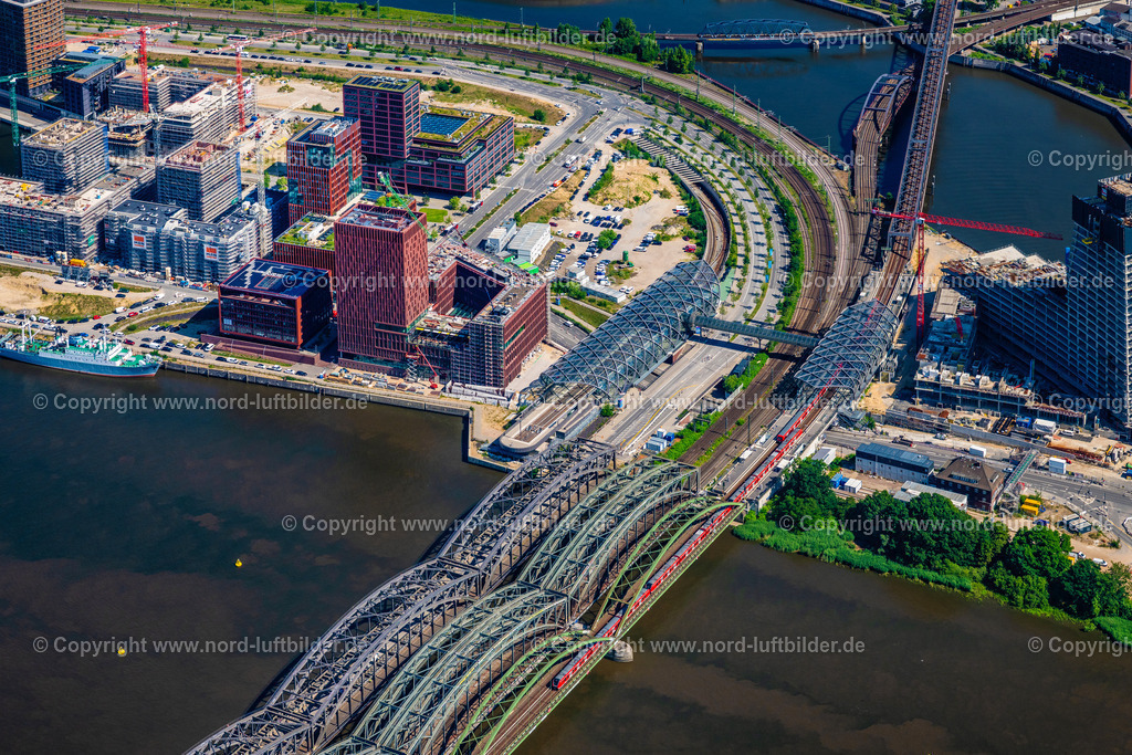 Hamburg_Baakenhafen_U_Bahn_Hafencity_ELS_0240200625 | HAMBURG 20.06.2025 Baustelle zum Neubau der Haltestelle Elbbrücken der U-Bahn in Hamburg, Deutschland. Weiterführende Informationen bei: SEH Engineering GmbH. // Construction site for the train stop Elbbruecken of the subway line 4 in Hamburg, Germany. Further information at: SEH Engineering GmbH. Foto: Martin Elsen