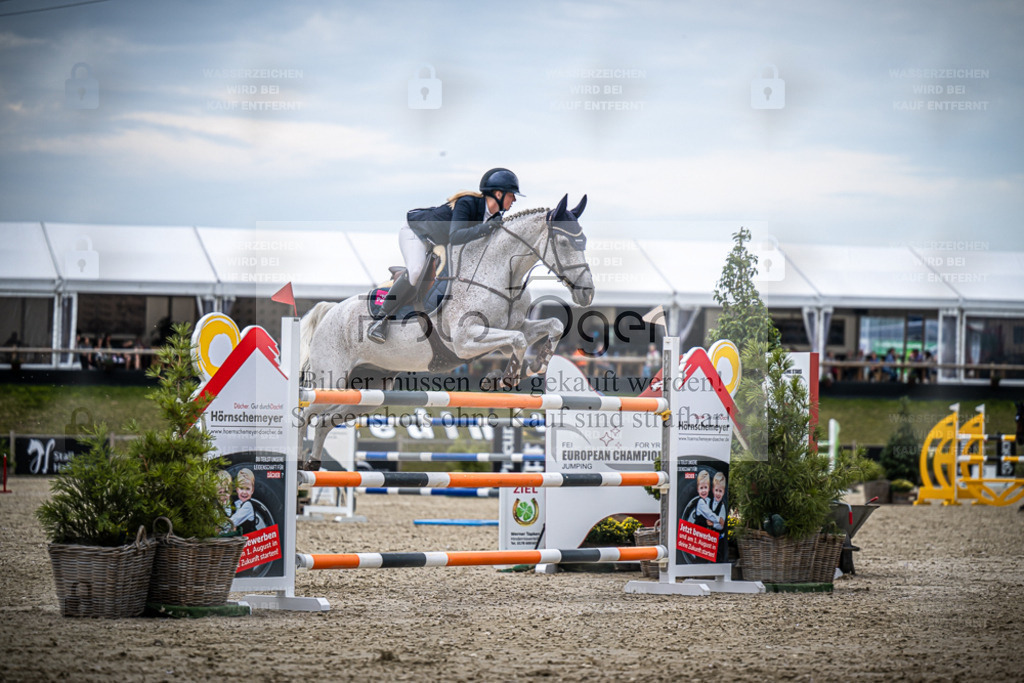 DOS_5743 | Entdecke hochwertige Reitturnierfotos von Foto Oger. Professionell, emotional und authentisch – jetzt Lieblingsmomente im Shop bestellen. - Realisiert mit Pictrs.com