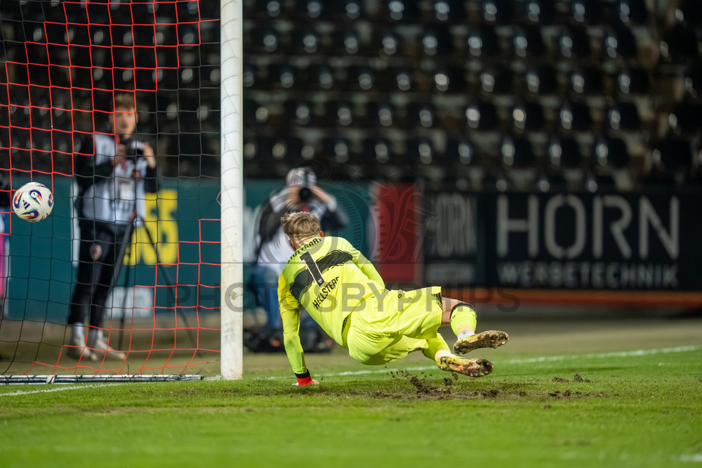 VfB Stuttgart II vs. FC Energie Cottbus, Fussball, 3.Liga, 27. Spieltag, Saison 2025/2026, 03.03.2026 | Florian Pascal Hellstern (VfB Stuttgart II, #01) kassiert ein Tor was nicht zählt,VfB Stuttgart II vs. FC Energie Cottbus, Fussball, 3.Liga, 27. Spieltag, Saison 2025/2026, 03.03.2026Foto: photosbyphips/Philip Ziegler