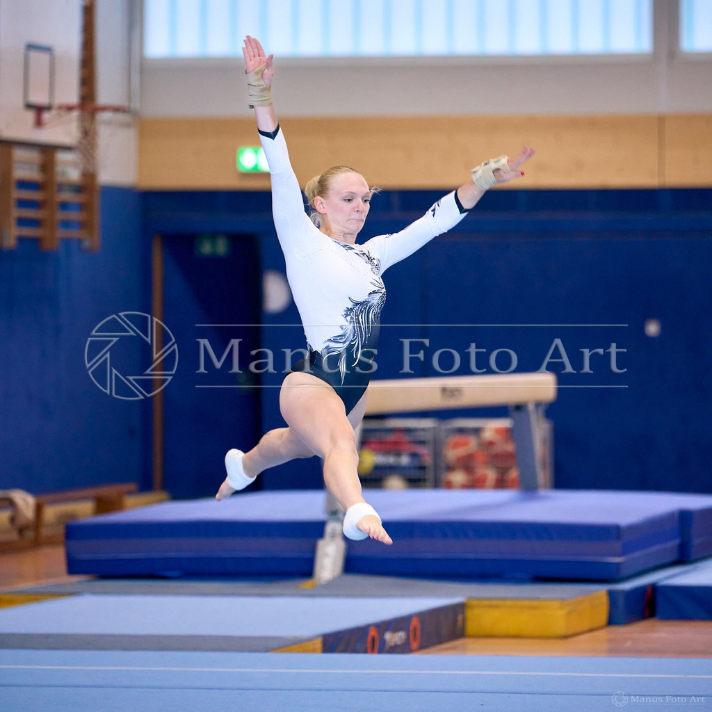 2024-10-06-3-C-DSC01102 | Professionelle Sportfotografie in Hamburg, Schleswig-Holstein und Niedersachsen – spezialisiert auf Rhönrad, Geräteturnen, Leistungsturnen und rhythmische Sportgymnastik. Bundesweite Begleitung von Rhönrad-Events. Jetzt Sport-Fotos - Realisiert mit Pictrs.com