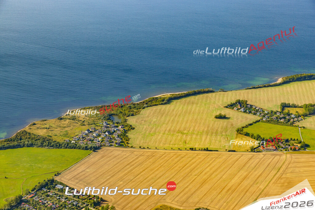 Vs Google Maps Dranske - Die Luftaufnahme wurde 2025 vom UL-Flugzeug heraus erstellt ( keine Drohnenaufnahme ) - Hochauflösende Luftaufnahme - für Wandbilder und großformatige Ausdrucke geeignet. Das besondere Geschenk!Hier alle&nbsp;Infos zur Lizenzierung der LuftaufnahmeWir fliegen auch dieses Jahr wieder in Ihre Region um Luftbilder zu erstellen.- Luftbild anfragen