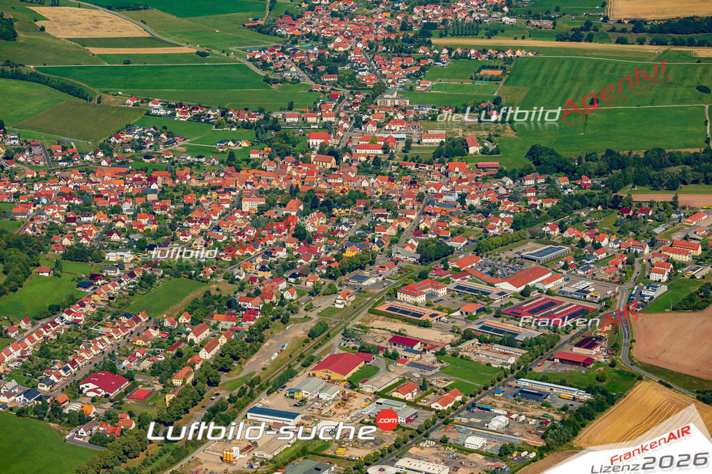 Luftaufnahme der Stadt Dermbach - Die Luftaufnahme wurde 2025 vom UL-Flugzeug heraus erstellt ( keine Drohne ) - Hochauflösende Luftaufnahme - für professionelle Ausdrucke geeignet. Die Geschenkidee !Hier alle&nbsp;Infos zur Lizenzierung der LuftaufnahmeWir fliegen auch dieses Jahr wieder in Ihre Region um Luftbilder zu erstellen.- Luftbild anfragen